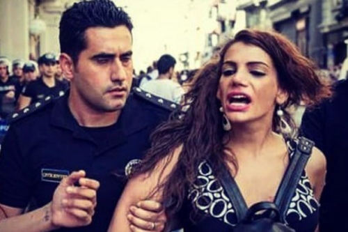 Turchia, trovata morta e mutilata Hande Kader 22 anni, icona Lgbt