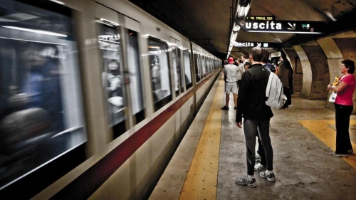 Roma, Stazione Termini: Donna trascinata da treno nella metro, è Roma, Stazione Termini: Donna trascinata da treno nella metro, è