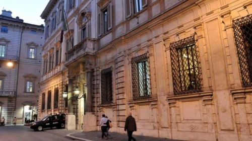 Governo di centrodestra o voto: Salvini, uomo con la camicia (ben stirata)